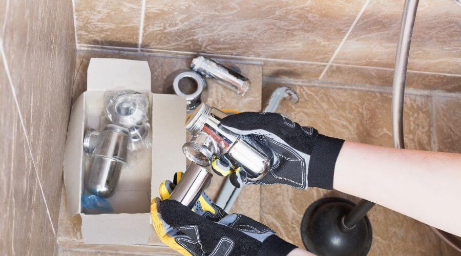 Professional gutter cleaning in Clinton, MD